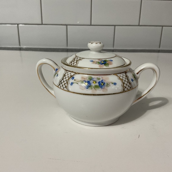 VTG Sugar Bowl Nippon Sunrise Mark Hand Painted Blue Floral Gold Trimmed - Picture 1 of 7